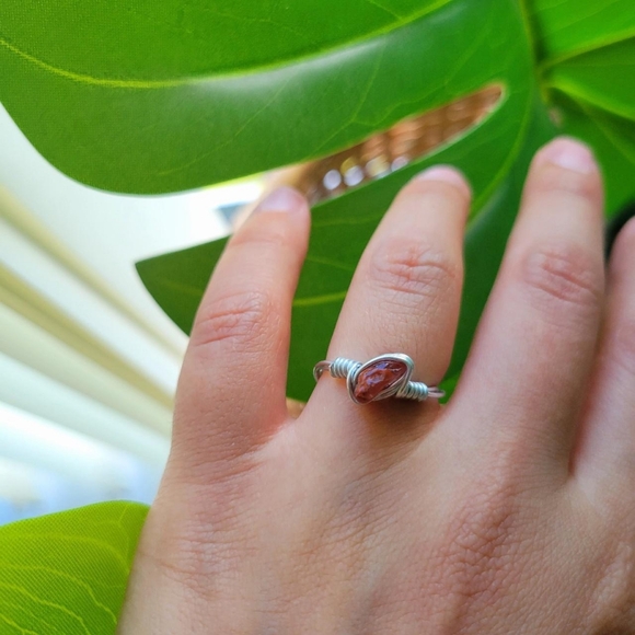 Dainty Silver Stone Wire Ring, size 5.75 - Picture 2 of 8